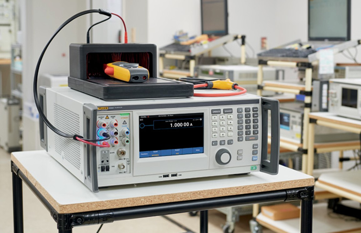 Fluke 5560A: Калибровка токовых клещей и амперметров Fluke 5560A: Калибровка токовых клещей и амперметров